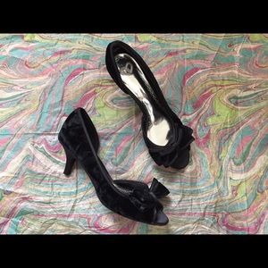 Velvet 2 in opened toe heal with bow